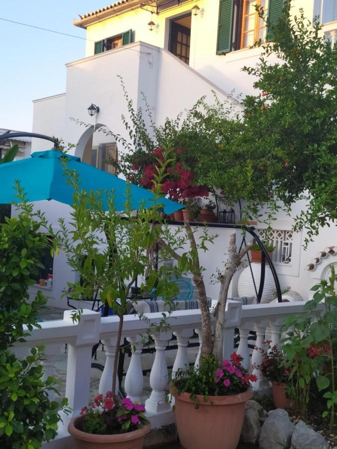 Condillia II Hotel Spétses Buitenkant foto