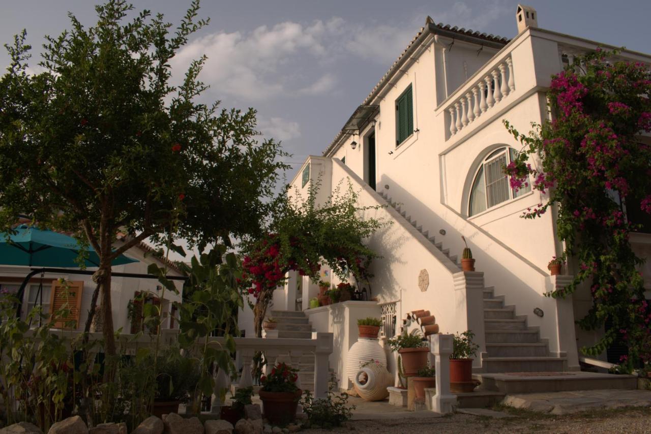 Condillia II Hotel Spétses Buitenkant foto