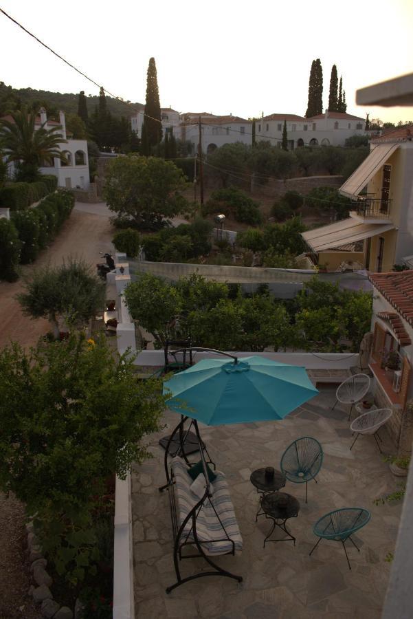 Condillia II Hotel Spétses Buitenkant foto