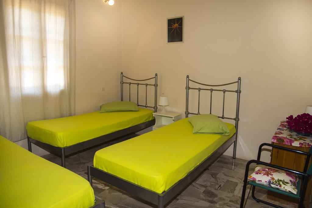 Condillia II Hotel Spétses Buitenkant foto