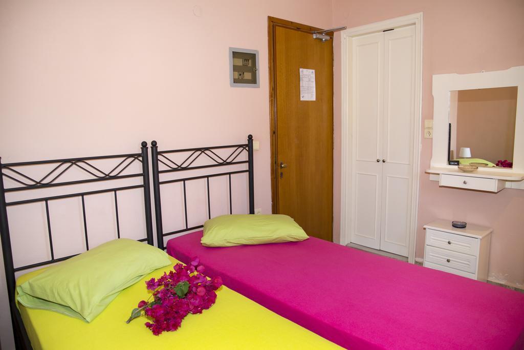 Condillia II Hotel Spétses Buitenkant foto