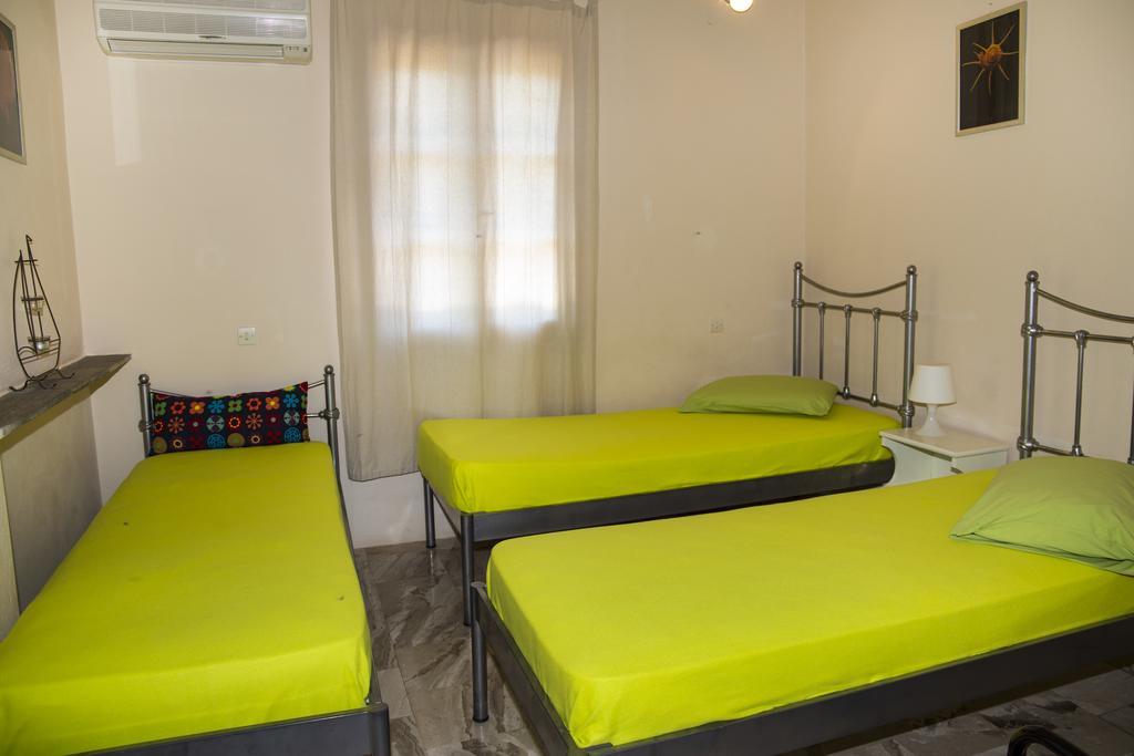 Condillia II Hotel Spétses Buitenkant foto