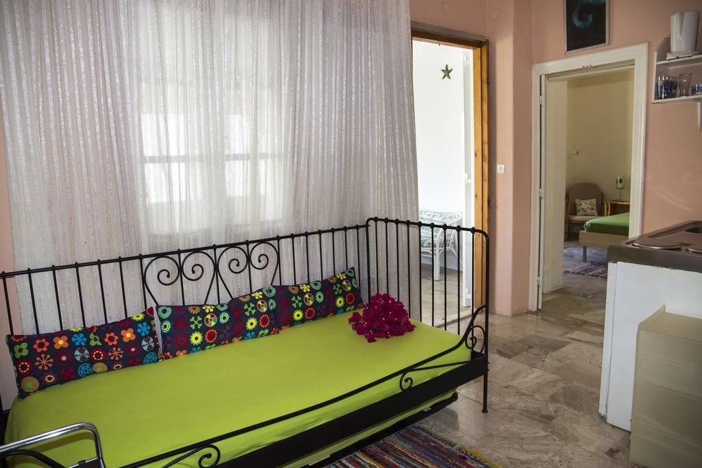 Condillia II Hotel Spétses Buitenkant foto