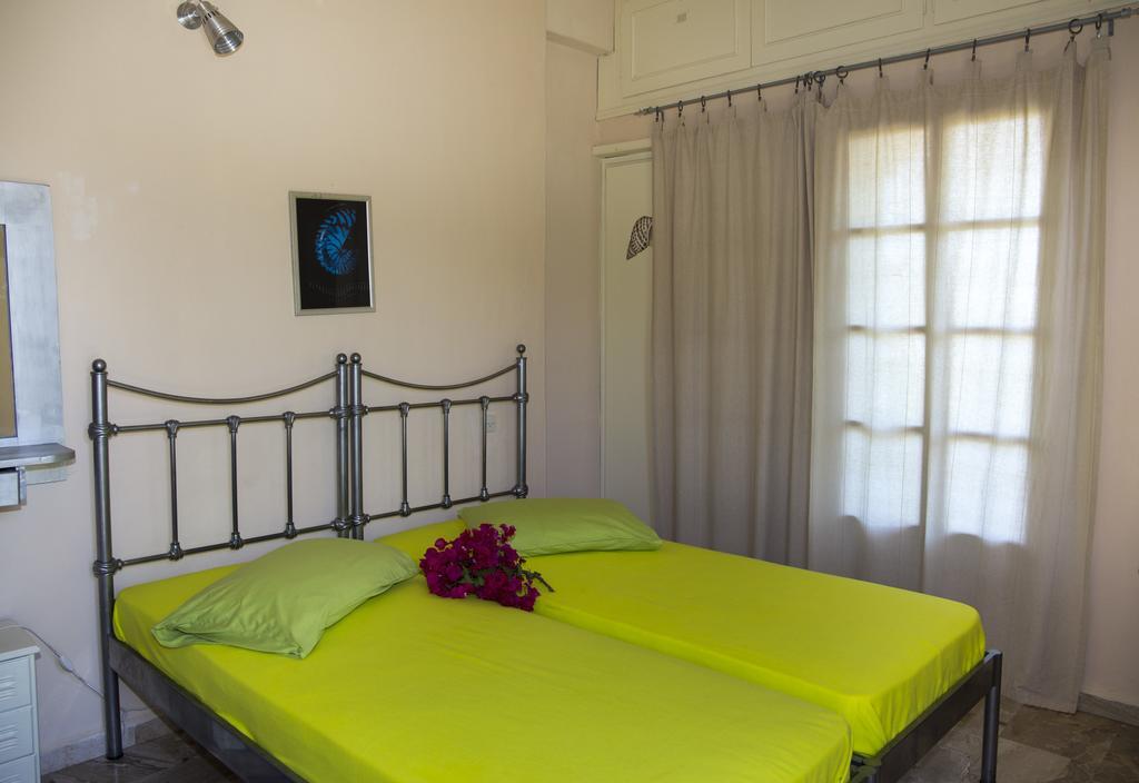 Condillia II Hotel Spétses Buitenkant foto