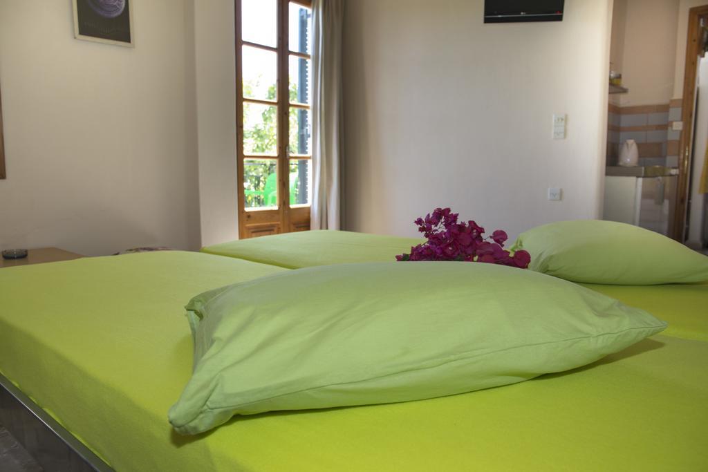 Condillia II Hotel Spétses Buitenkant foto